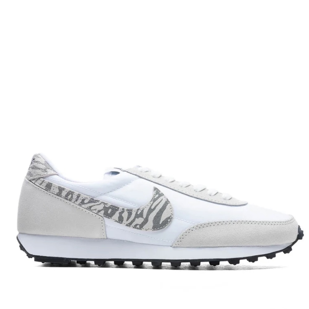 NIKE WOMEN'S DAYBREAK SE - WHITE/SUMMIT WHITE